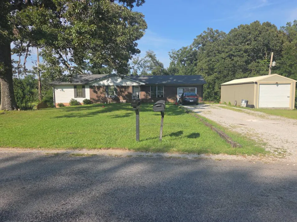 910 Sand Ridge Bargerton Lexington, TN 38351, Henderson County
