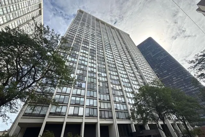 Sheridan Rd, Chicago, IL 60640 #1
