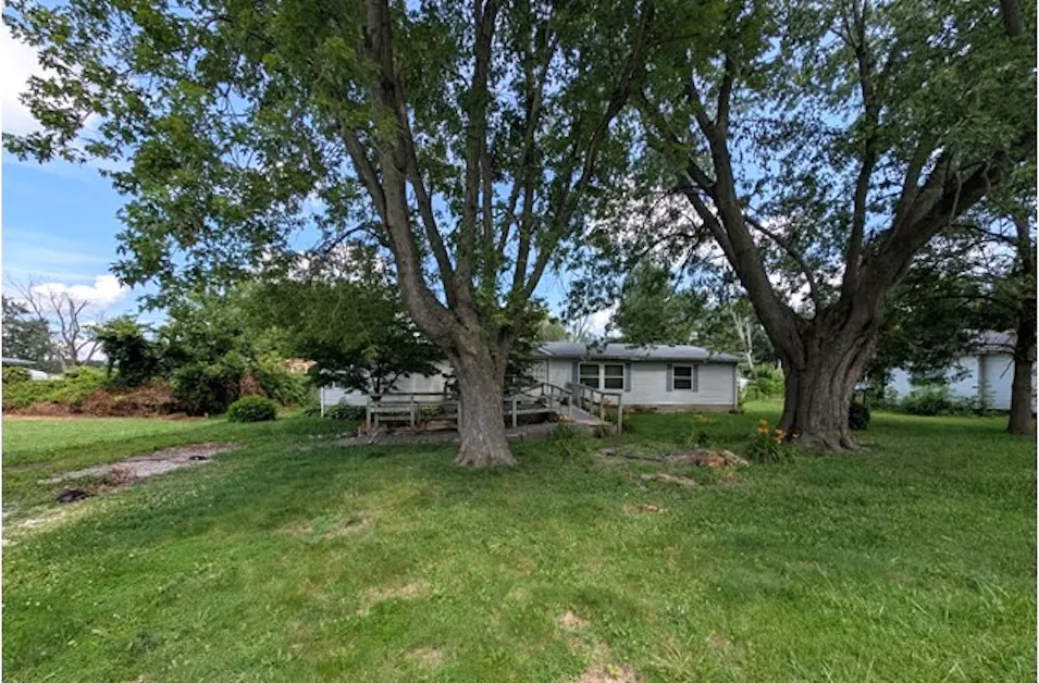 232 N Lincoln Ave Eagarville, IL 62023, MacOupin County
