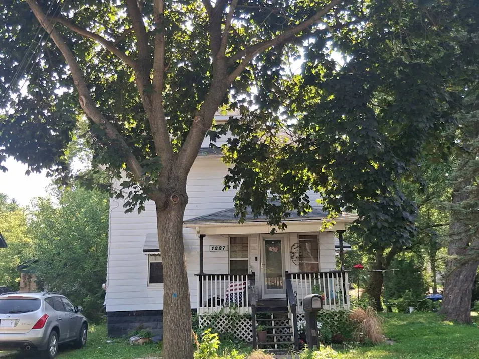 1227 Sheldon St Jackson, MI 49203, Jackson County