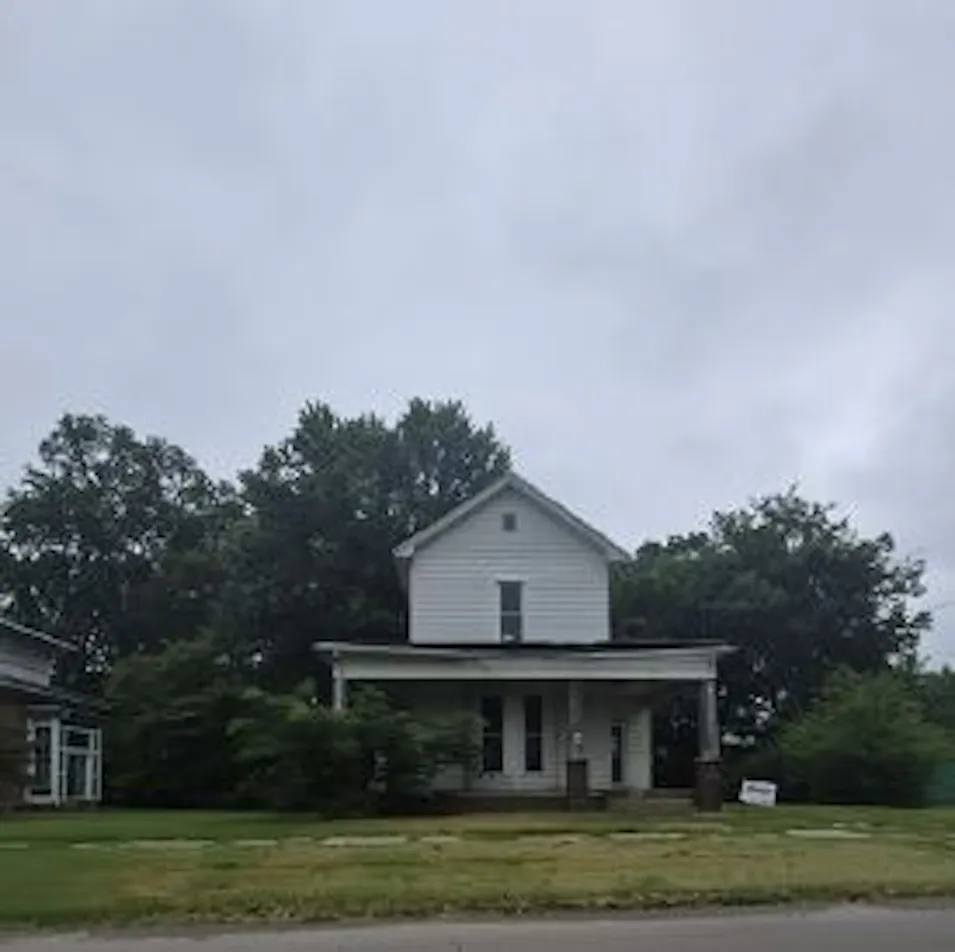 610 W State St Princeton, IN 47670, Gibson County