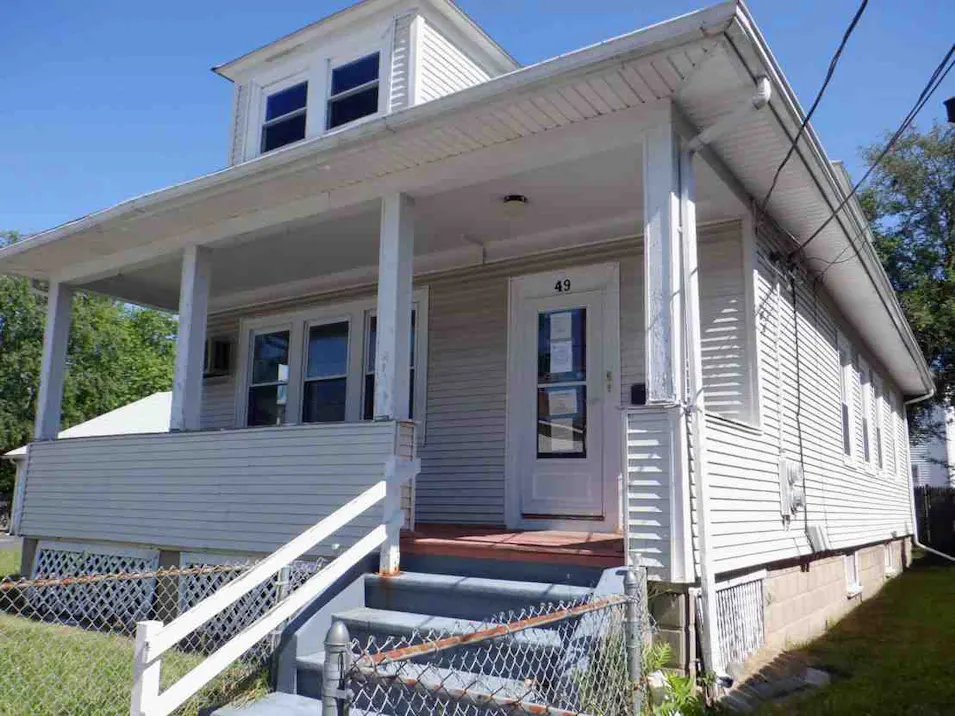 49 Sumner Ave Cranston, RI 02920, Providence County