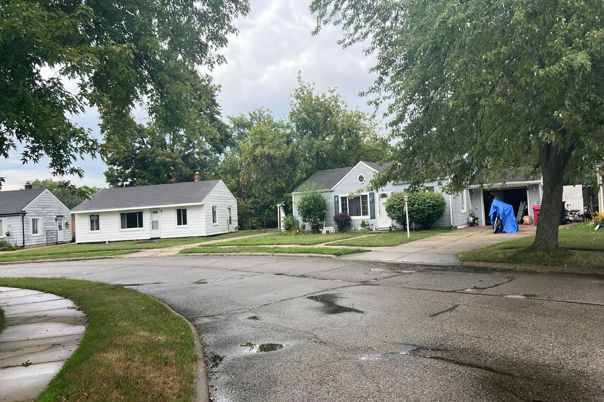 Barnes St, Roseville, MI 48066