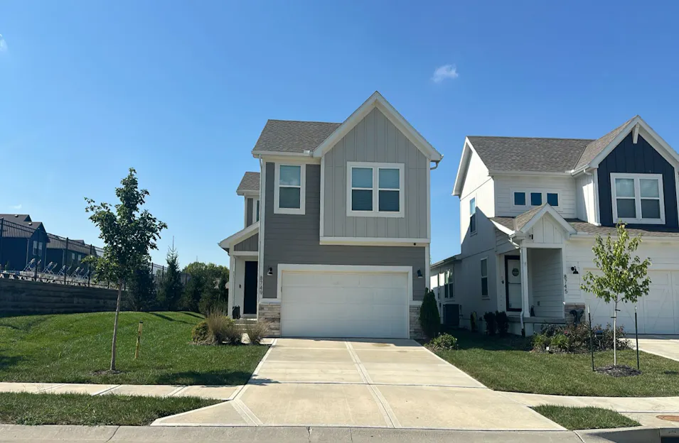 8749 SW Edgewater Dr Blue Springs, MO 64064, Jackson County