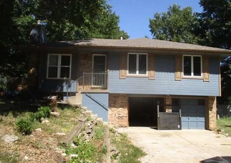 32910 E Oak Hill Scholl Rd Oak Grove, MO 64075, Jackson County