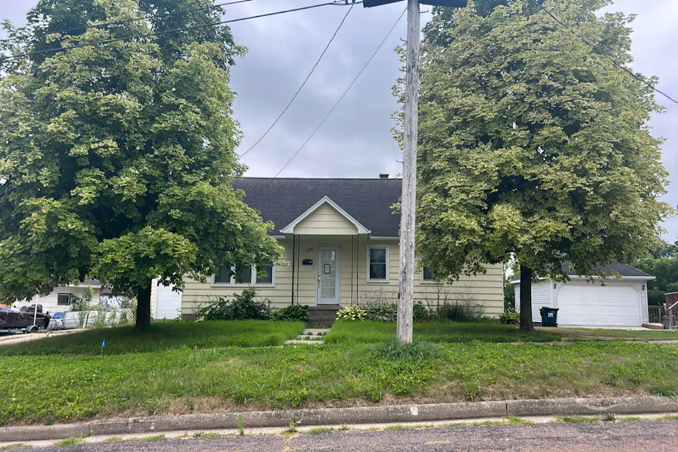 105 Center St Elroy, WI 53929, Juneau County