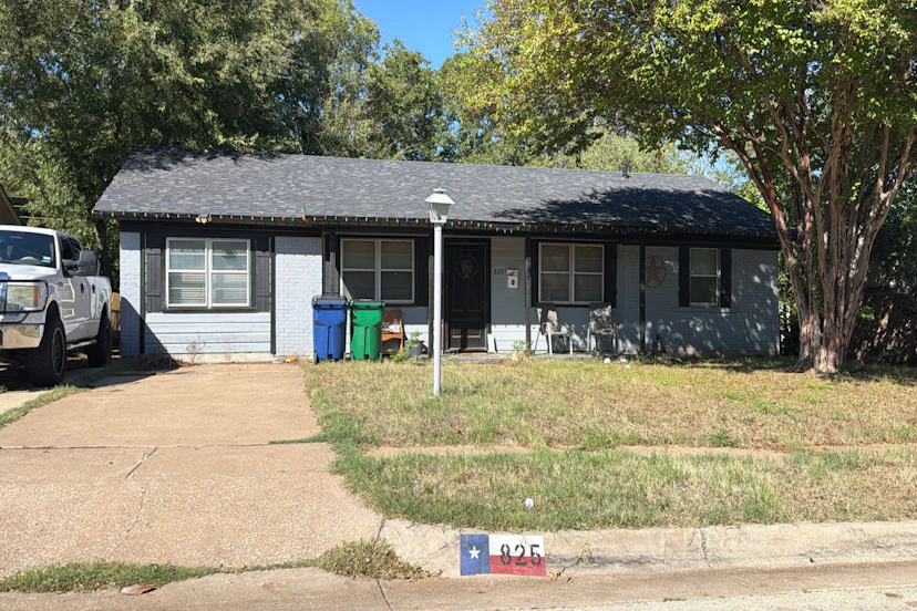 825 E Mustang St