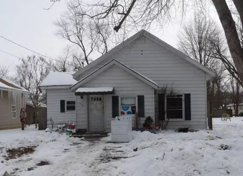 374 S 2nd St Livingston, IL 62058, Madison County