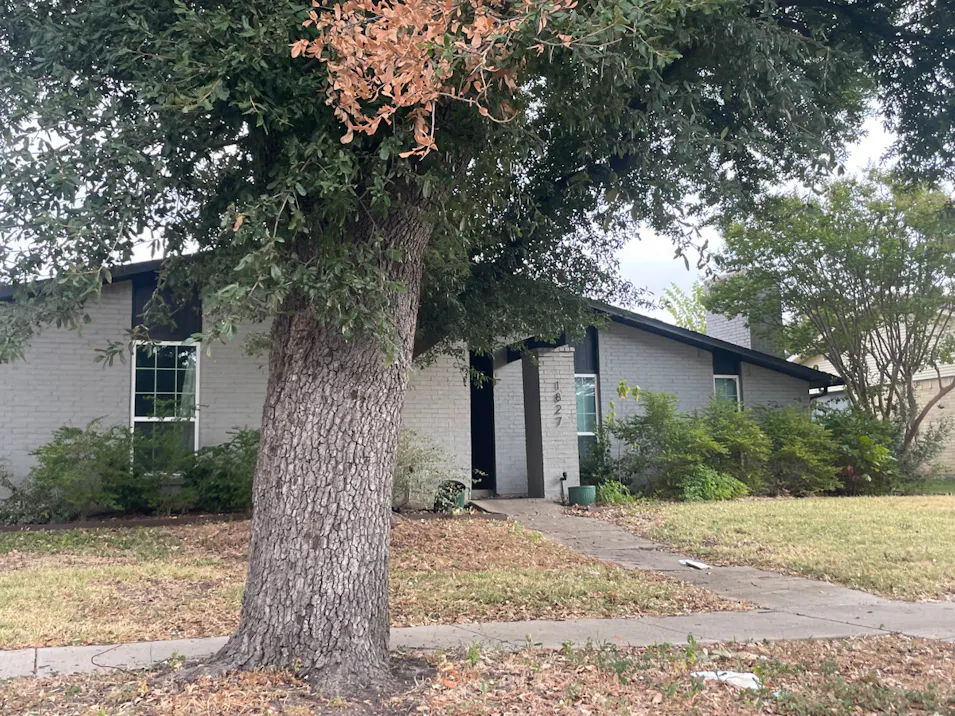 1827 Addington Dr Carrollton, TX 75007, Denton County