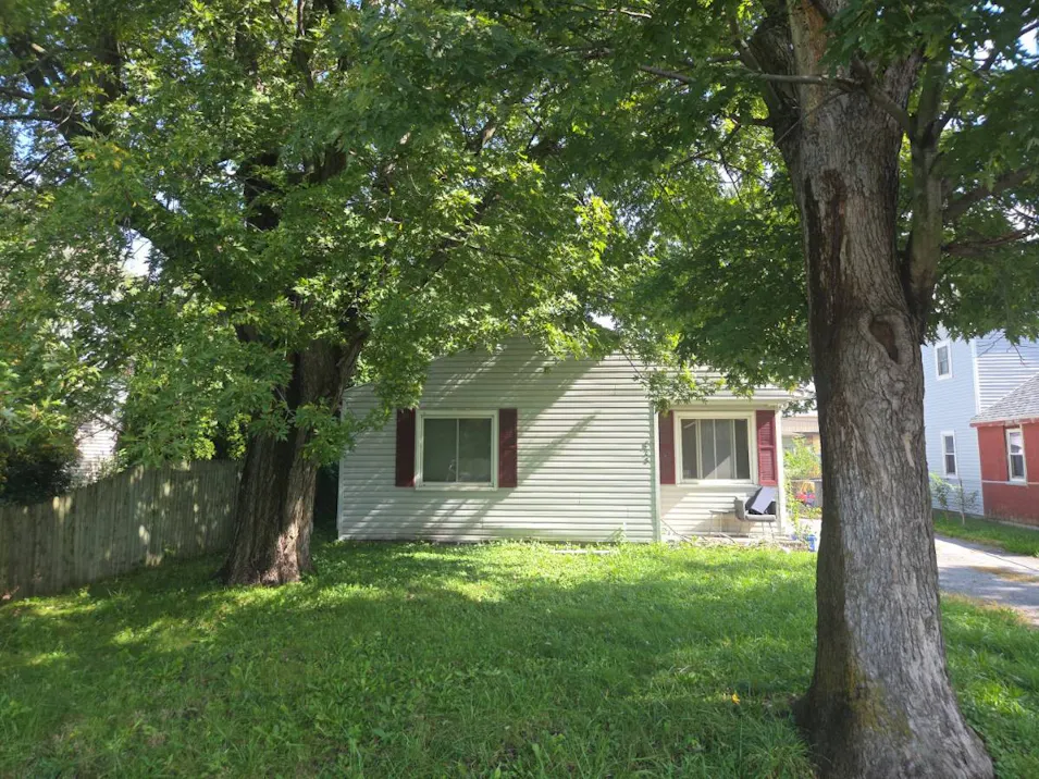823 10th St W Milan, IL 61264, Rock Island County