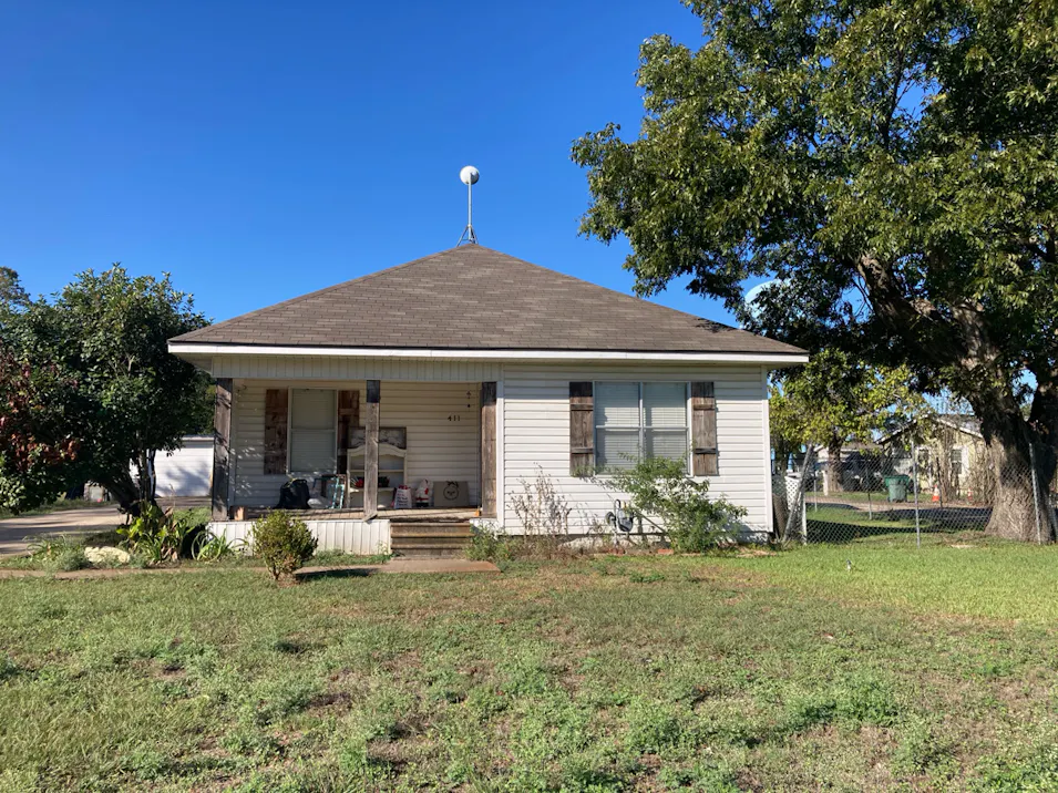 411n Carpenter St Mart, TX 76664, McLennan County