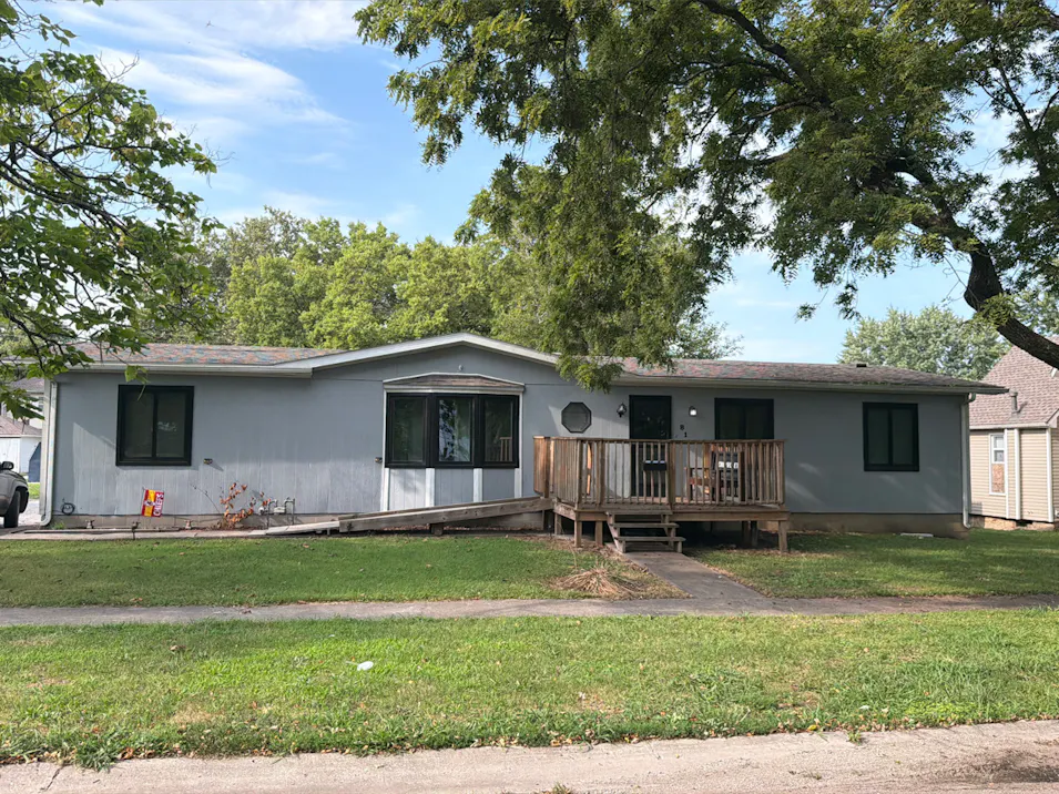810 W 3rd St Cameron, MO 64429, Clinton County