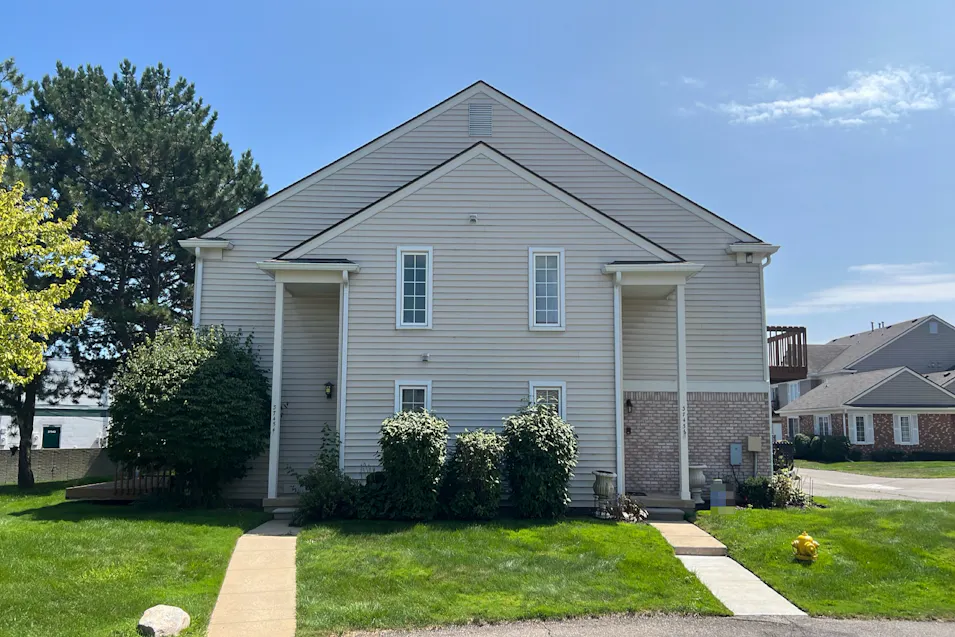 37454 Stonegate Cir Clinton Township, MI 48036, Macomb County