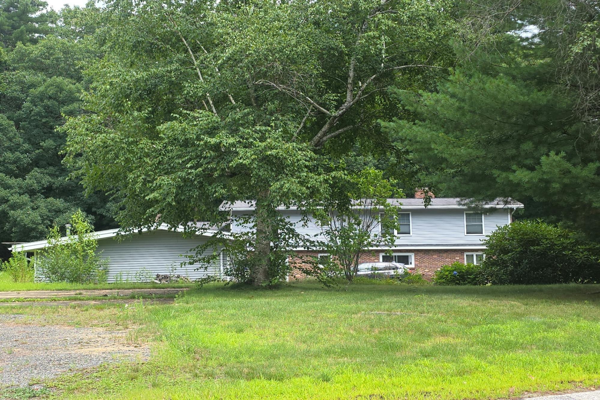 Lemere Dr, Pelham, NH 03076