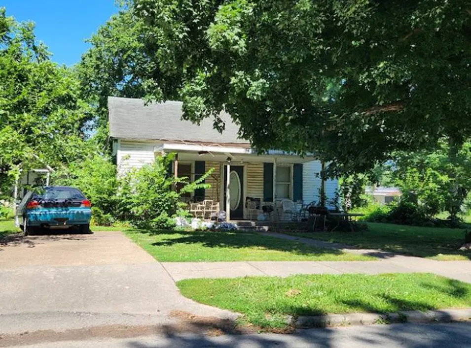 223 N Linden St Du Quoin, IL 62832, Perry County