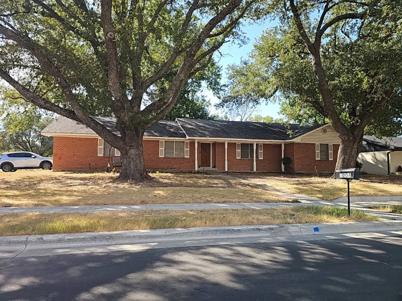 1004 Royal Dr
