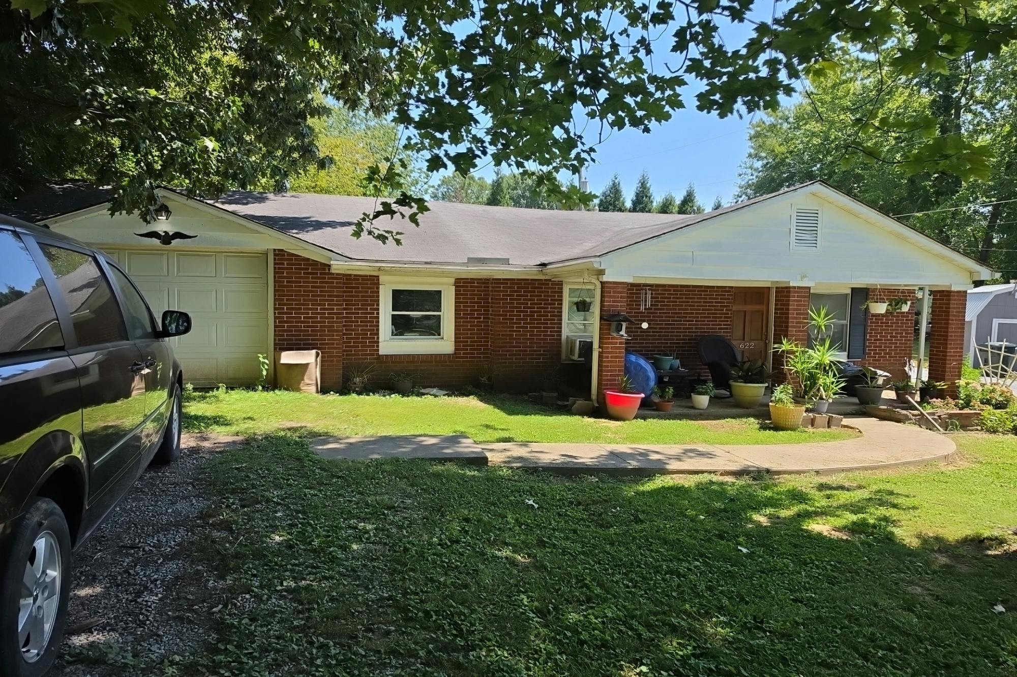 Wyatt Ave, Madisonville, KY 42431