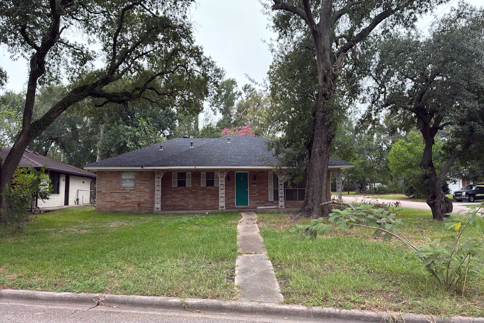 1907 N Roberson St Conroe, TX 77301, Montgomery County