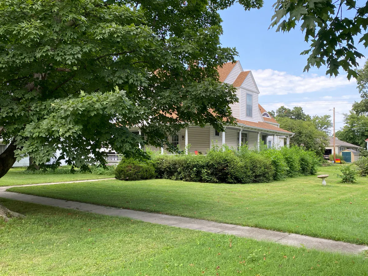 Shawnee St, Hiawatha, KS 66434 #1
