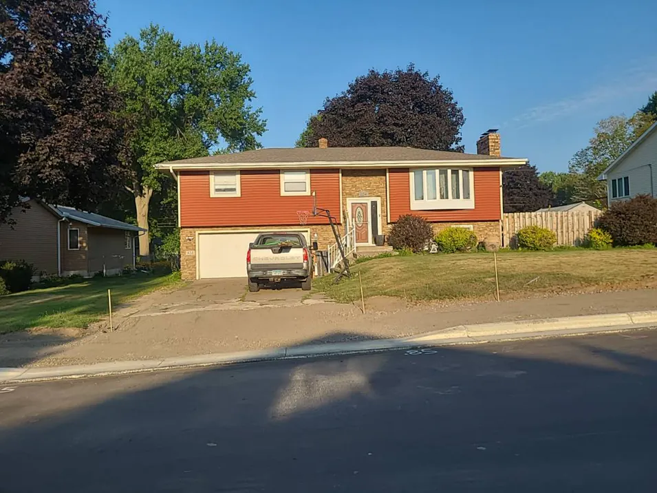 634 Greenway Ave N Oakdale, MN 55128, Washington County