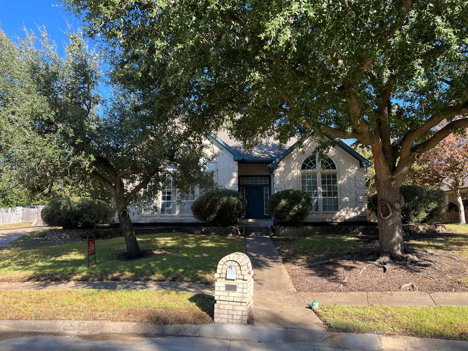 2002 Clearview Dr Ennis, TX 75119, Ellis County