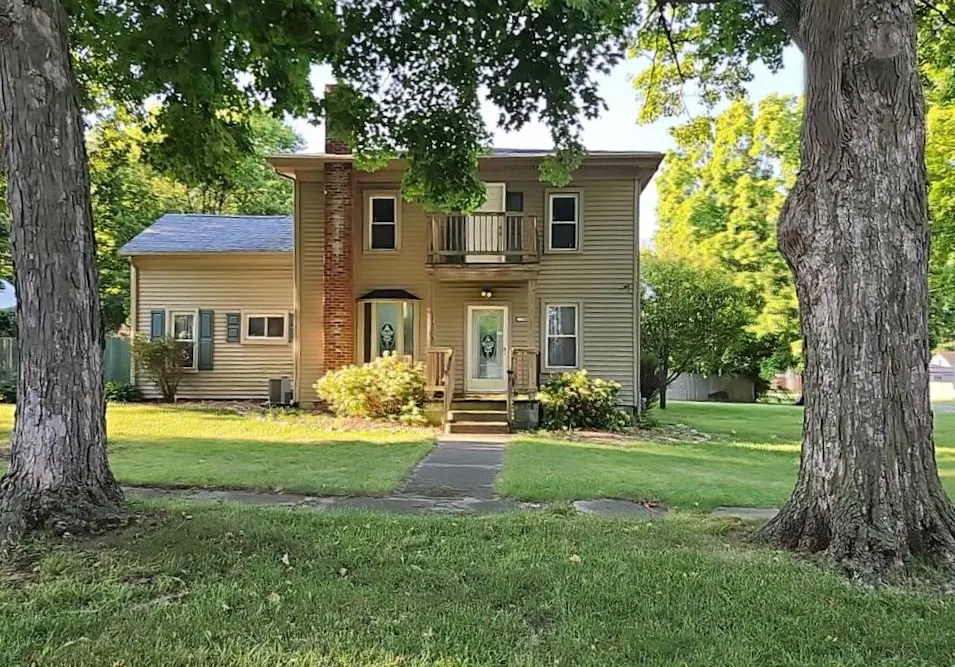 709 Isham St Lyons, MI 48851, Ionia County