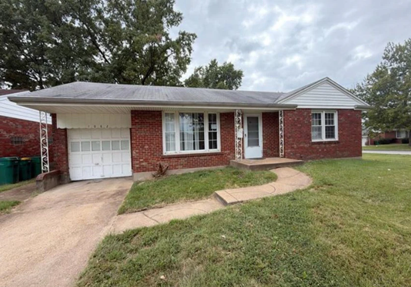 1082 Fontaine Place