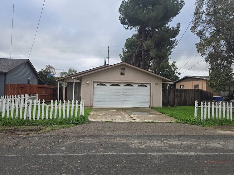 14183 Walnut Street Armona, CA 93202, Kings County