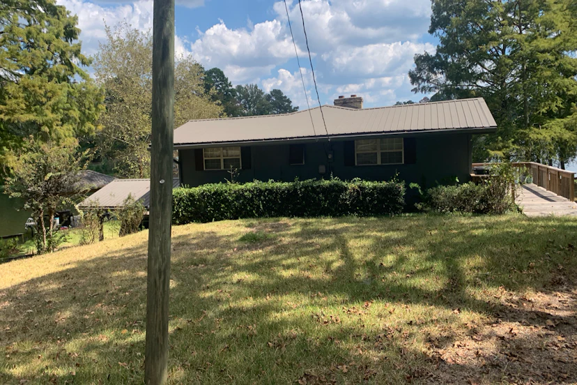 415 Robinhood Trl
