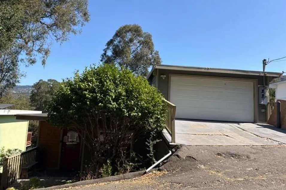 2lien 6208 Oakdale Ave Oakland, CA 94605, Alameda County