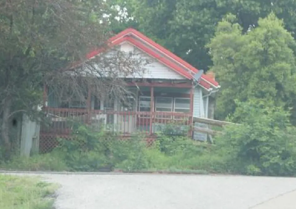 1102 W Main St Huntsville, AR 72740, Madison County