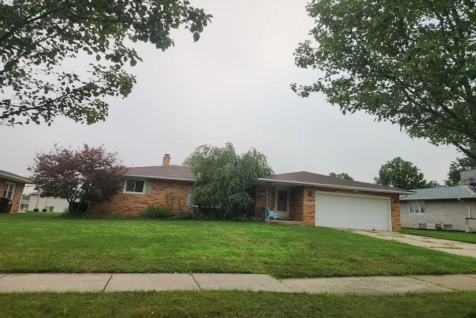 7274 Barton Hill Dr Parma, OH 44129, Cuyahoga County