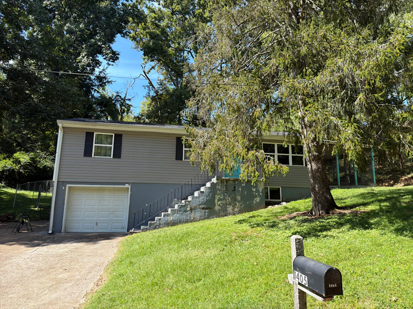 1405 Hillside Dr
