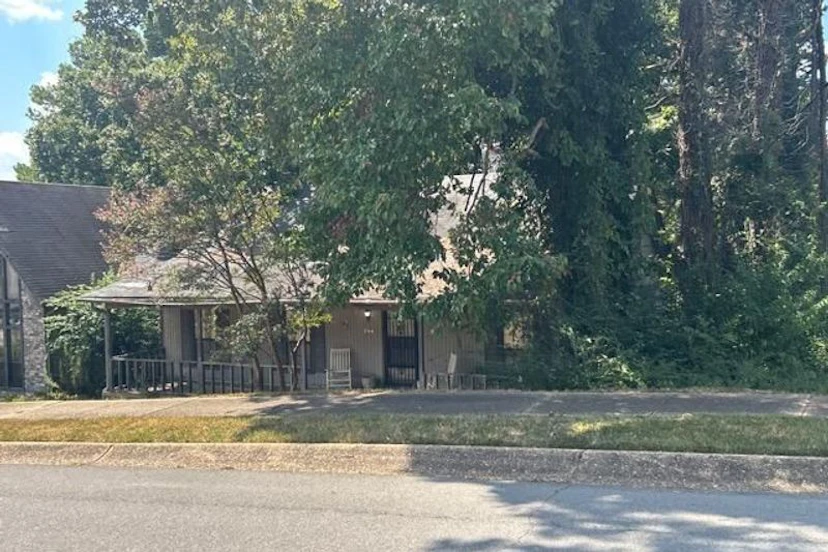 704 Parkway Place Dr