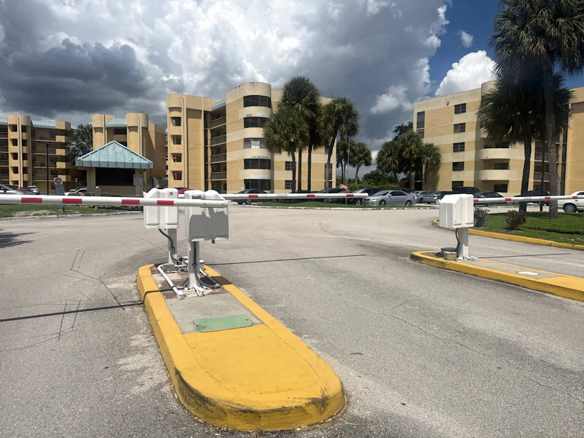 6575 W Oakland Park Blvd #208