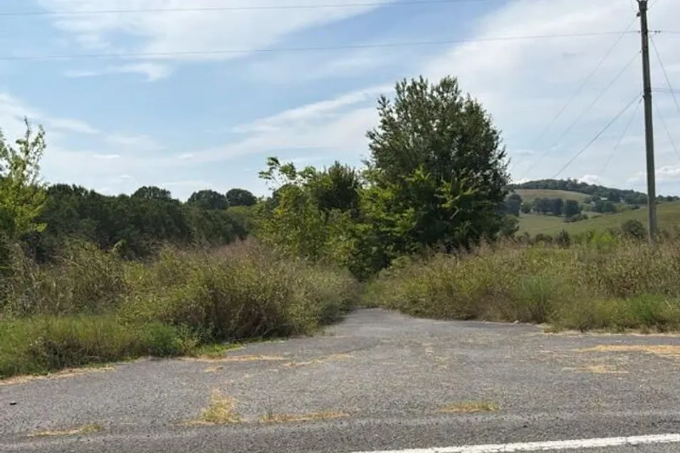 700 Thompson Creek Rd. Shelbyville, TN 37160, Bedford County