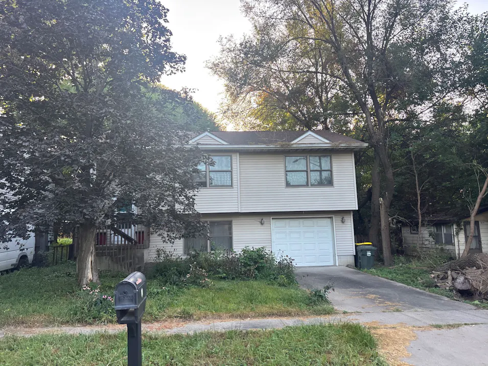 1612 Broadway St Iowa City, IA 52240, Johnson County