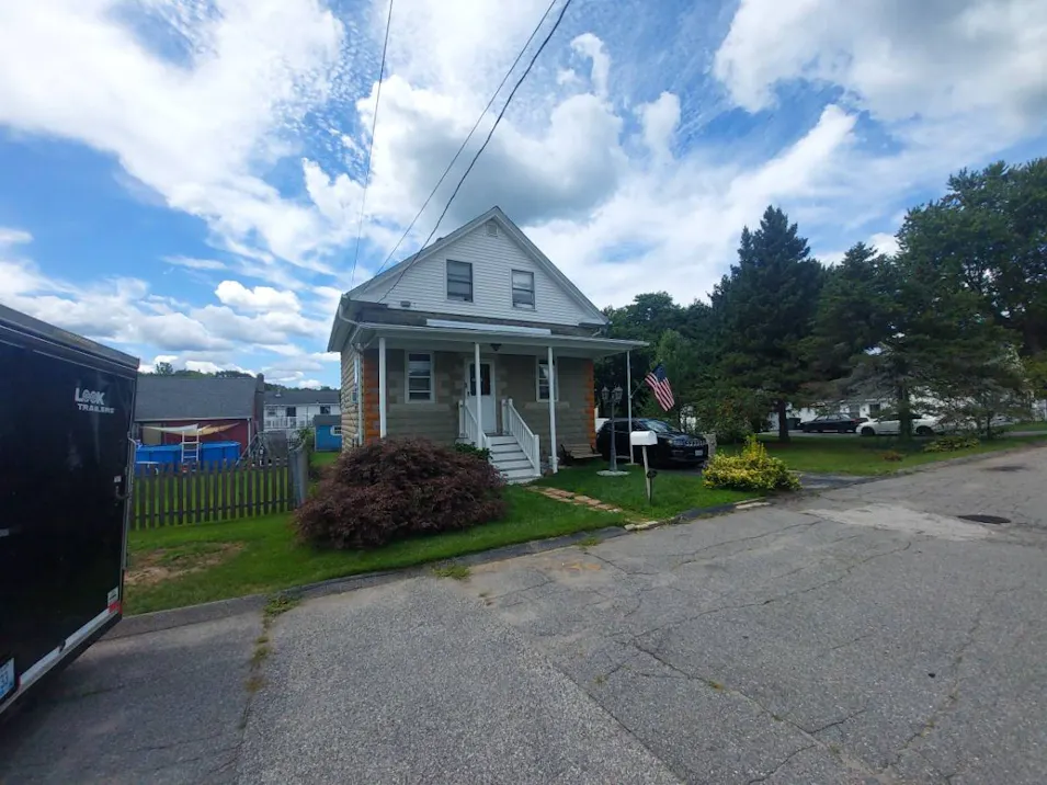 58 Argonne St Johnston, RI 02919, Providence County
