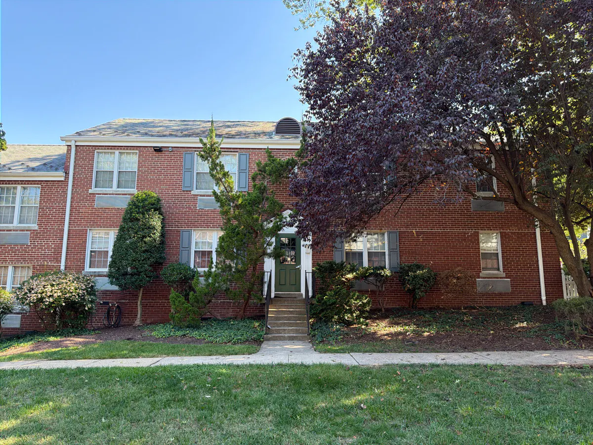 Auburn Ct, Alexandria, VA 22305
