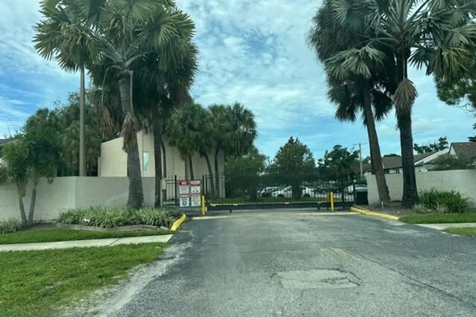 3818 N Lake Drive Unit 71 Tampa, FL 33614, Hillsborough County