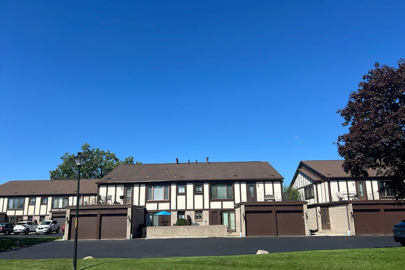 1091 Country Club Dr