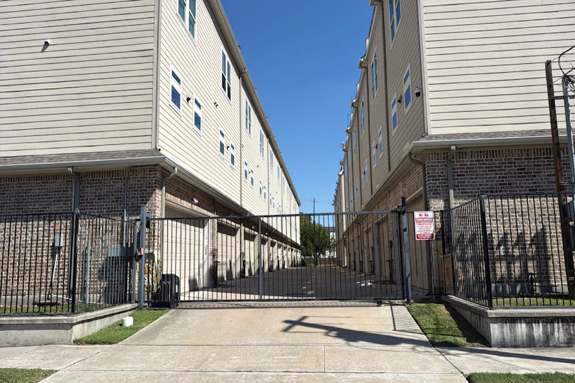 2020 Mcgowen St Unit T