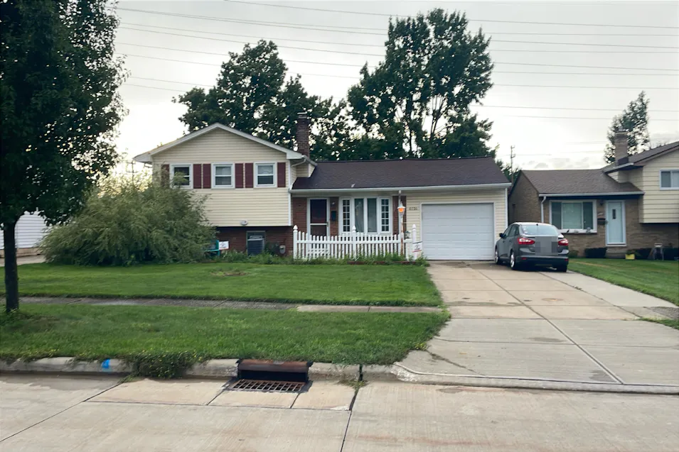6126 Middlebrook Blvd Brook Park, OH 44142, Cuyahoga County