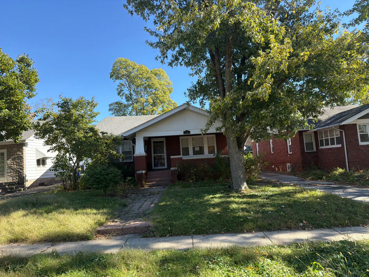 Dennis Ave, Decatur, IL 62522
