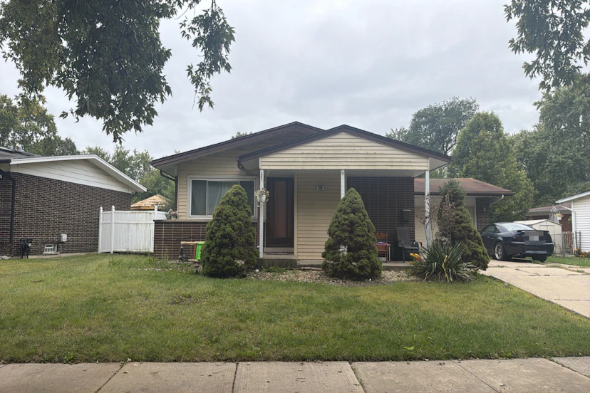 808 W Arquilla Dr