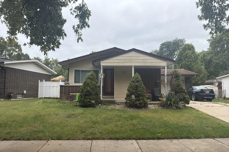 808 W Arquilla Dr Glenwood, IL 60425, Cook County