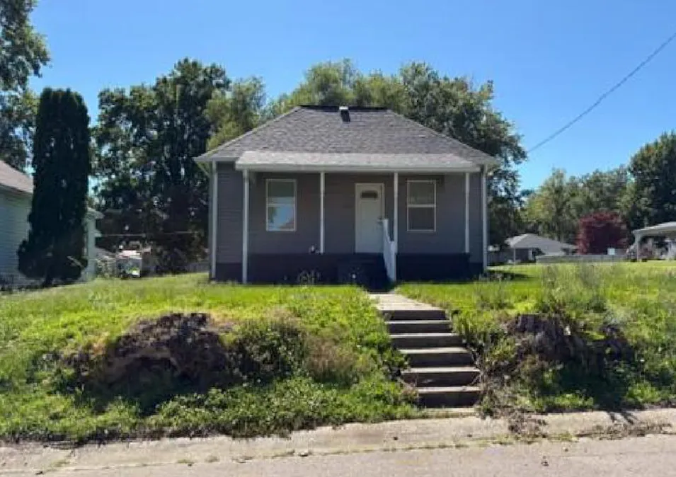717 Cleveland St Bicknell, IN 47512, Knox County
