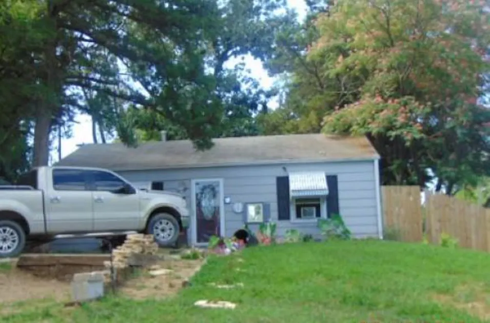 517 SE 35th Terr Topeka, KS 66605, Shawnee County