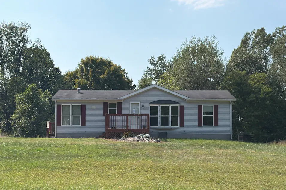 10033 S Maplewood Ct Pekin, IN 47165-7615, Washington County