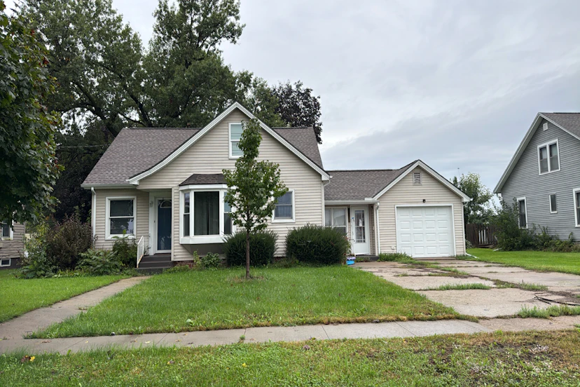 121 East St